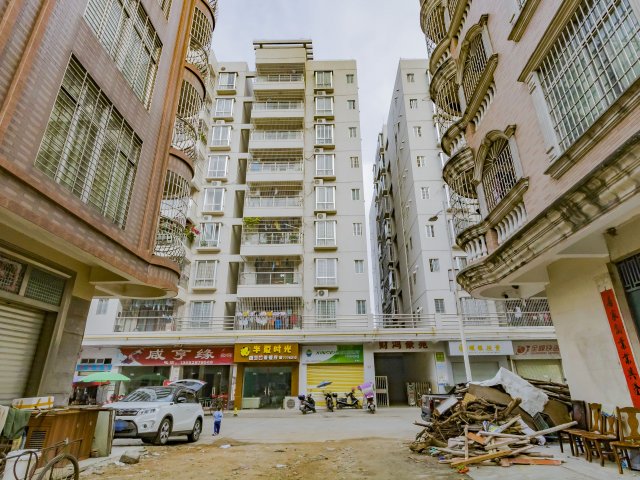 财鸿商住楼